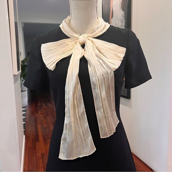 GUCCI 2017 BLACK CREPE PLEATED SILK BOW A-LINE DRESS - Picture 4 of 12